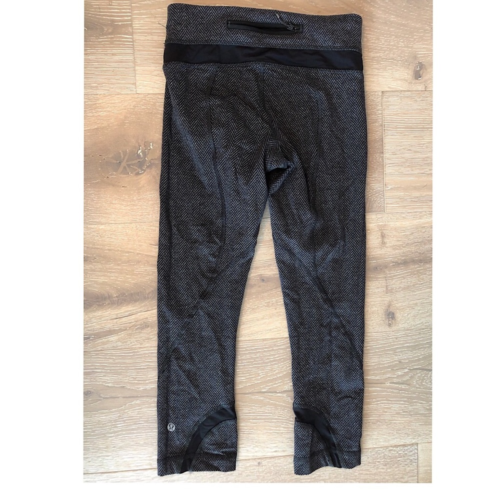 Lululemon crops size 2
